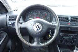 Volkswagen Golf 1,6 i 77KW,ČR,COMFORT,KLIMA.