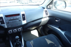 Mitsubishi Outlander 2,0 DI-D, ČR, 1 MAJ., 7MÍST.