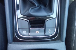 Škoda Karoq 1,5 TSi,ČR,1 MAJ.,SERVIS.KN.