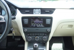 Škoda Octavia 1,6 TDi,ČR,1 MAJ.,SERV.KN.,DSG.