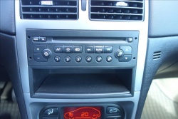 Peugeot 307 1,6 i, ČR, 2 MAJ., SERVIS.KN.