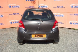 Toyota Yaris 1,3 VVT-i,ČR,1 MAJ.,81TIS.KM.