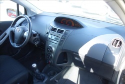 Toyota Yaris 1,3 VVT-i,ČR,1 MAJ.,81TIS.KM.