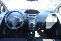 Toyota Yaris 1,3 VVT-i,ČR,1 MAJ.,81TIS.KM.