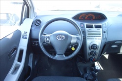 Toyota Yaris 1,3 VVT-i,ČR,1 MAJ.,81TIS.KM.