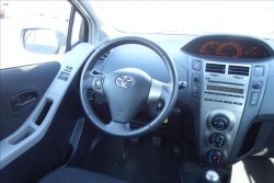 Toyota Yaris 1,3 VVT-i,ČR,1 MAJ.,81TIS.KM.
