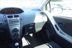 Toyota Yaris 1,3 VVT-i,ČR,1 MAJ.,81TIS.KM.