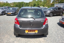 Toyota Yaris 1,3 VVT-i,ČR,1 MAJ.,81TIS.KM.