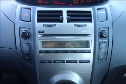 Toyota Yaris 1,3 VVT-i,ČR,1 MAJ.,81TIS.KM.
