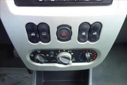 Dacia Sandero 1,2 i 55KW, KLIMATIZACE.