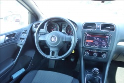 Volkswagen Golf 1,2 TSi 77KW, SERVISNÍ KNIHA.