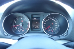 Volkswagen Golf 1,2 TSi 77KW, SERVISNÍ KNIHA.