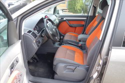 Volkswagen Touran 2,0 TDi,SERV.KN.,CROSS,7 MÍST.