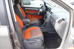 Volkswagen Touran 2,0 TDi,SERV.KN.,CROSS,7 MÍST.