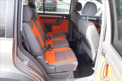 Volkswagen Touran 2,0 TDi,SERV.KN.,CROSS,7 MÍST.