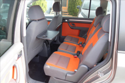 Volkswagen Touran 2,0 TDi,SERV.KN.,CROSS,7 MÍST.