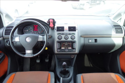 Volkswagen Touran 2,0 TDi,SERV.KN.,CROSS,7 MÍST.