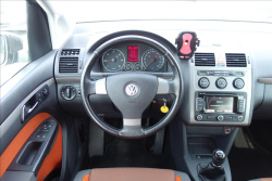 Volkswagen Touran 2,0 TDi,SERV.KN.,CROSS,7 MÍST.