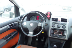 Volkswagen Touran 2,0 TDi,SERV.KN.,CROSS,7 MÍST.