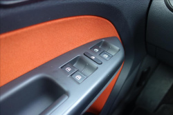 Volkswagen Touran 2,0 TDi,SERV.KN.,CROSS,7 MÍST.