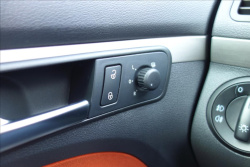 Volkswagen Touran 2,0 TDi,SERV.KN.,CROSS,7 MÍST.