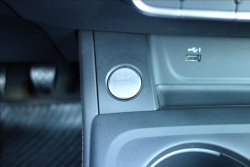 Audi A4 2,0 TDi, ČR, 1 MAJ., SERV. KN.