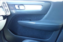 Volvo XC40 2,0 D4, ČR, SERVIS.KN., AWD.