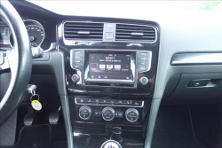 Volkswagen Golf 1,4 TSi,ČR,SERV.KN.,HIGHLINE.