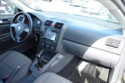 Volkswagen Golf 1,9 TDi 77KW, ČR, SERVIS. KN.
