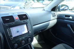 Volkswagen Golf 1,9 TDi 77KW, ČR, SERVIS. KN.