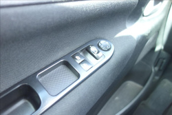 Peugeot 207 1,4 i 54KW, ČR, SERVIS. KN.